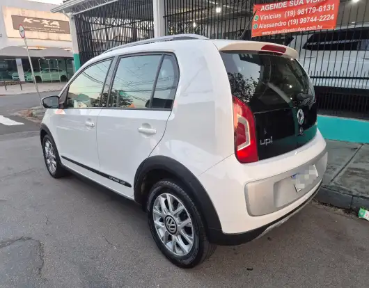 VOLKSWAGEN-CROSS UP-2016