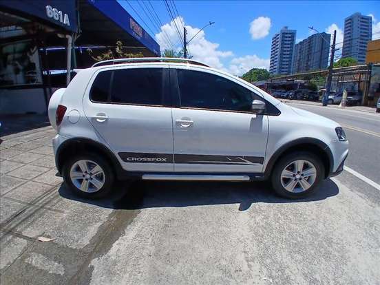 VOLKSWAGEN-CROSSFOX-2011