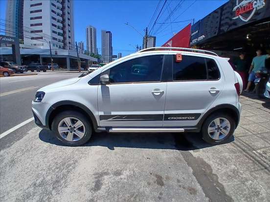 VOLKSWAGEN-CROSSFOX-2011