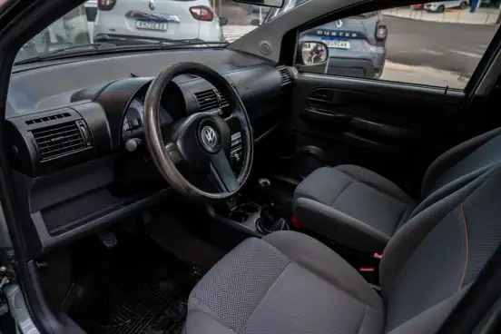 VOLKSWAGEN-FOX-1.0 MI 8V FLEX 4P MANUAL VOLKSWAGEN-FOX-2009