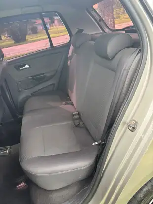 VOLKSWAGEN-FOX-2010