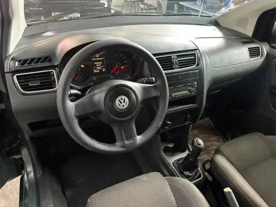 VOLKSWAGEN-FOX-2010