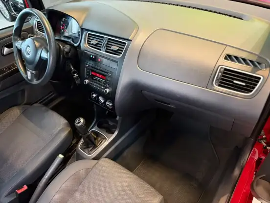 VOLKSWAGEN-FOX-2012