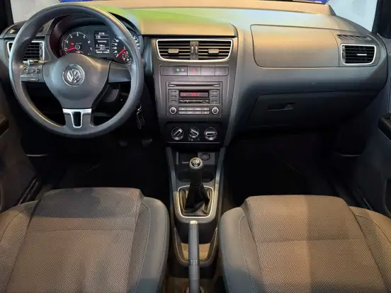 VOLKSWAGEN-FOX-2012