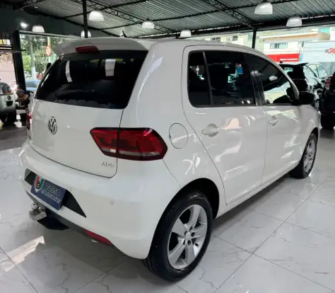 VOLKSWAGEN-FOX-2015
