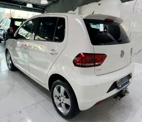 VOLKSWAGEN-FOX-2015