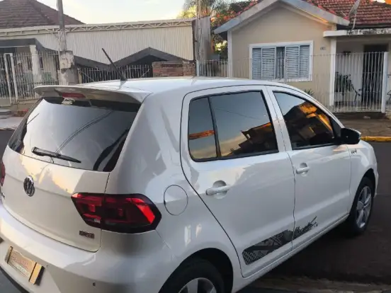 VOLKSWAGEN-FOX-1.6 MI ROCK IN RIO 8V FLEX 4P MANUAL VOLKSWAGEN-FOX-2015