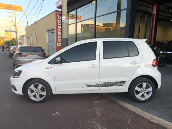 VOLKSWAGEN-FOX-1.6 MI ROCK IN RIO 8V FLEX 4P MANUAL VOLKSWAGEN-FOX-2015