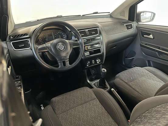 VOLKSWAGEN-FOX-2012