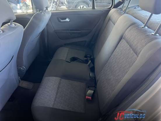 VOLKSWAGEN-FOX-2012