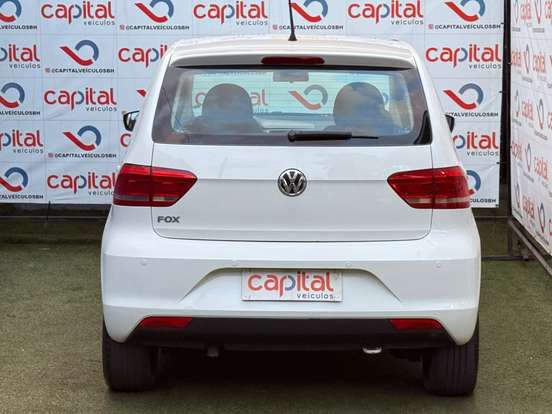 VOLKSWAGEN-FOX-2014