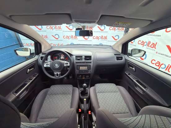 VOLKSWAGEN-FOX-2014