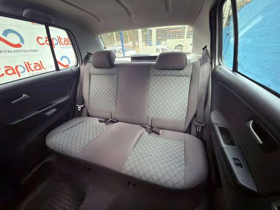 VOLKSWAGEN-FOX-2014