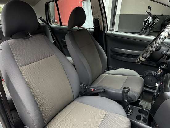 VOLKSWAGEN-FOX-2007