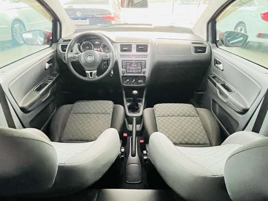 VOLKSWAGEN-FOX-1.0 MI TRENDLINE 8V FLEX 4P MANUAL VOLKSWAGEN-FOX-2015