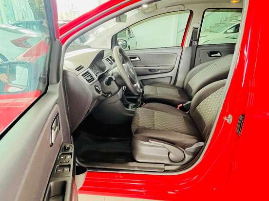 VOLKSWAGEN-FOX-2015