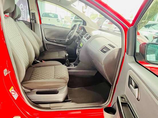 VOLKSWAGEN-FOX-1.0 MI TRENDLINE 8V FLEX 4P MANUAL VOLKSWAGEN-FOX-2015