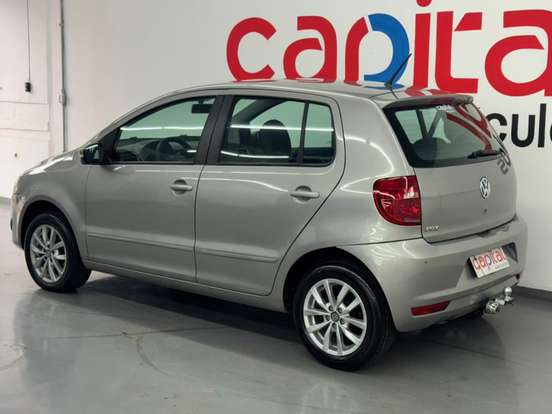 VOLKSWAGEN-FOX-2014