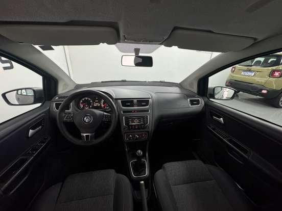 VOLKSWAGEN-FOX-2014