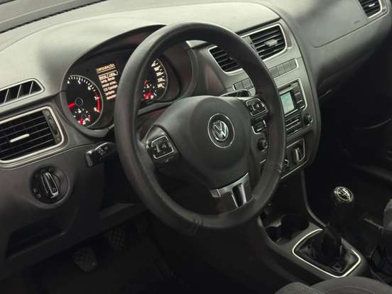 VOLKSWAGEN-FOX-2014