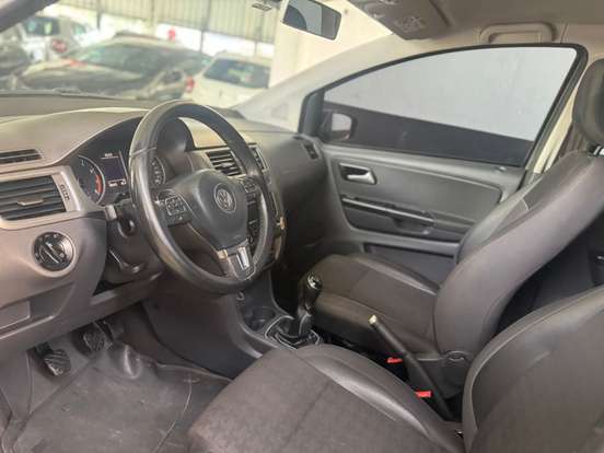 VOLKSWAGEN-FOX-2015