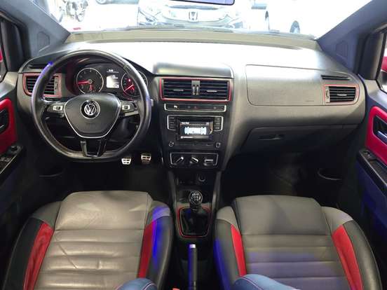 VOLKSWAGEN-FOX-2016