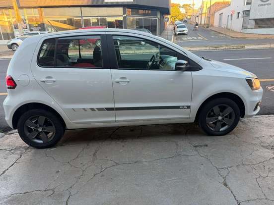 VOLKSWAGEN-FOX-2016
