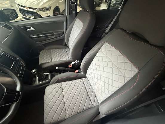VOLKSWAGEN-FOX-2021