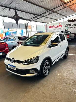 VOLKSWAGEN-FOX-2017