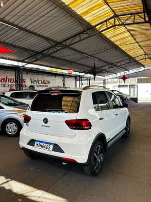 VOLKSWAGEN-FOX-2017