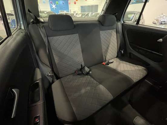 VOLKSWAGEN-FOX-2018