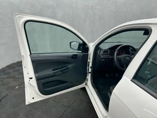 VOLKSWAGEN-GOL-2023