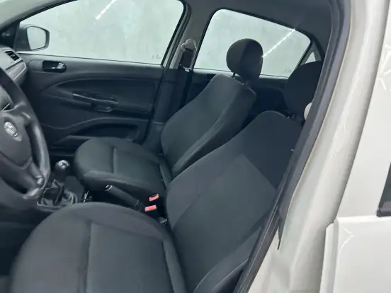 VOLKSWAGEN-GOL-2023