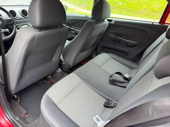 VOLKSWAGEN-GOL-1.0 MI 8V FLEX 4P MANUAL G.IV VOLKSWAGEN-GOL-2011