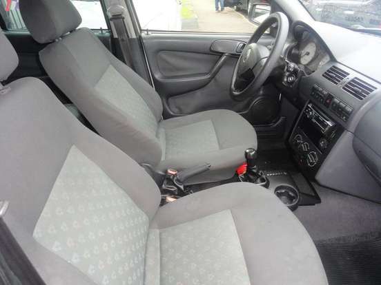VOLKSWAGEN-GOL-2004