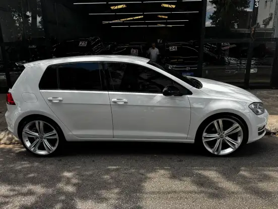 VOLKSWAGEN-GOLF-2014