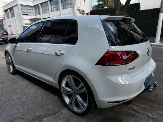 VOLKSWAGEN-GOLF-2014