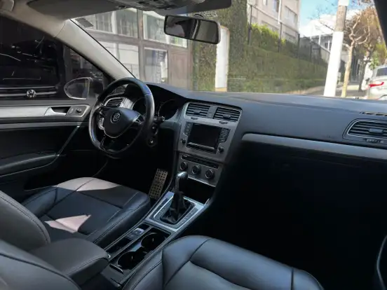 VOLKSWAGEN-GOLF-2014