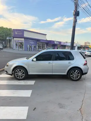 VOLKSWAGEN-GOLF-2010