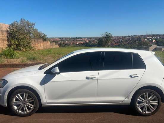 VOLKSWAGEN-GOLF-2014