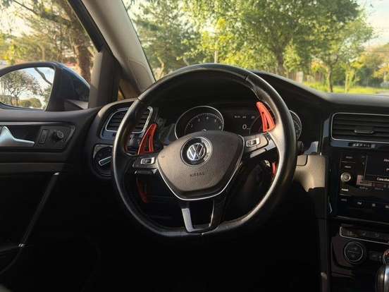 VOLKSWAGEN-GOLF-2015