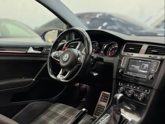 VOLKSWAGEN-GOLF-2.0 TSI GTI 16V TURBO GASOLINA 4P AUTOMÁTICO VOLKSWAGEN-GOLF-2017