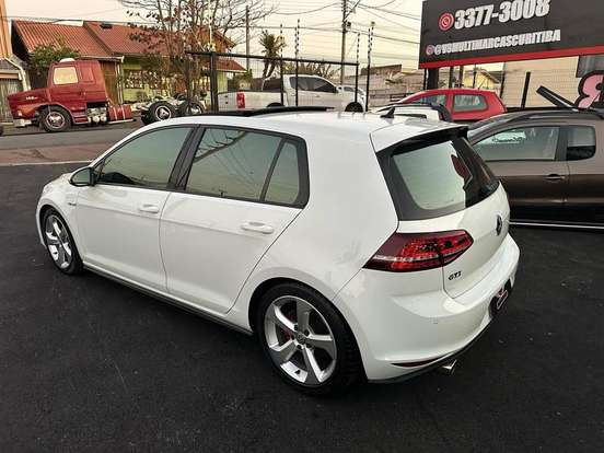 VOLKSWAGEN-GOLF-2017