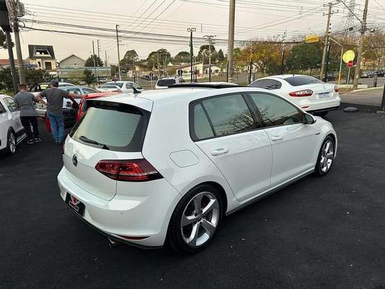 VOLKSWAGEN-GOLF-2017
