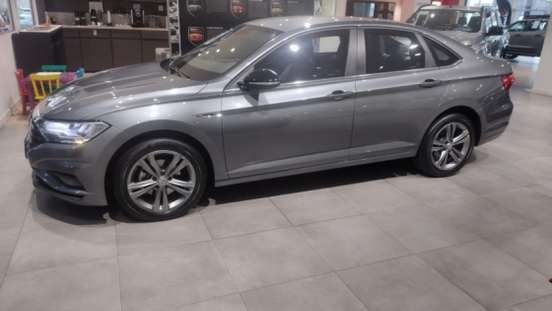 VOLKSWAGEN-JETTA-2020