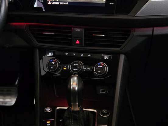 VOLKSWAGEN-JETTA-1.4 250 TSI TOTAL FLEX R-LINE TIPTRONIC VOLKSWAGEN-JETTA-2018