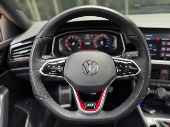 VOLKSWAGEN-JETTA-2024