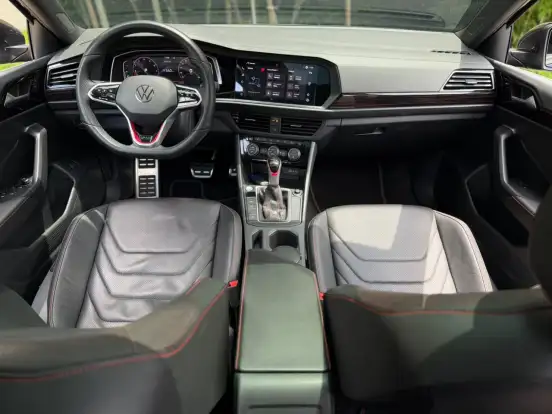 VOLKSWAGEN-JETTA-2024