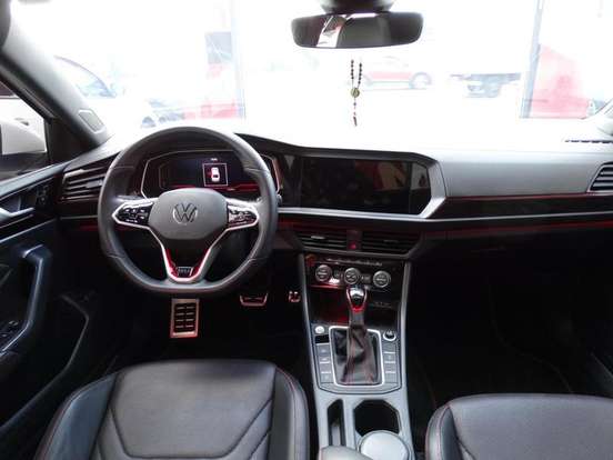 VOLKSWAGEN-JETTA-2023