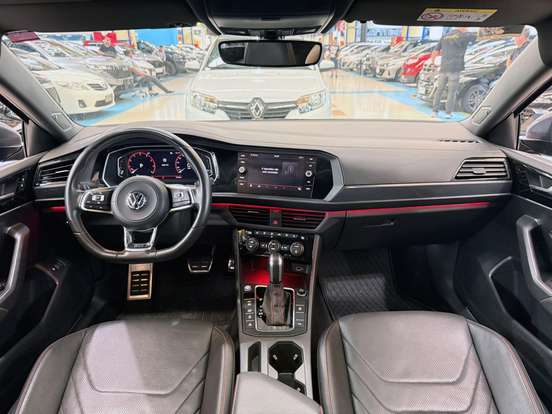 VOLKSWAGEN-JETTA-2020